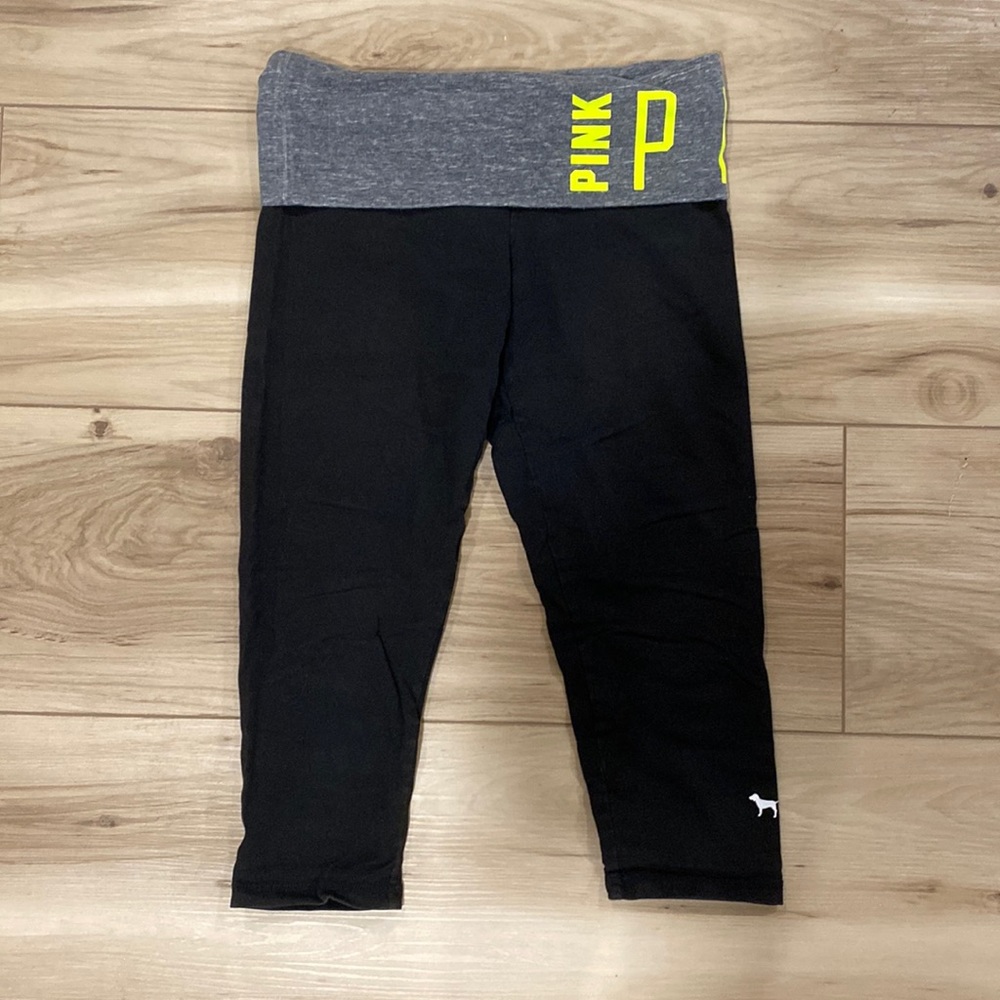 PINK Small Yoga 3/4 Length Leggings